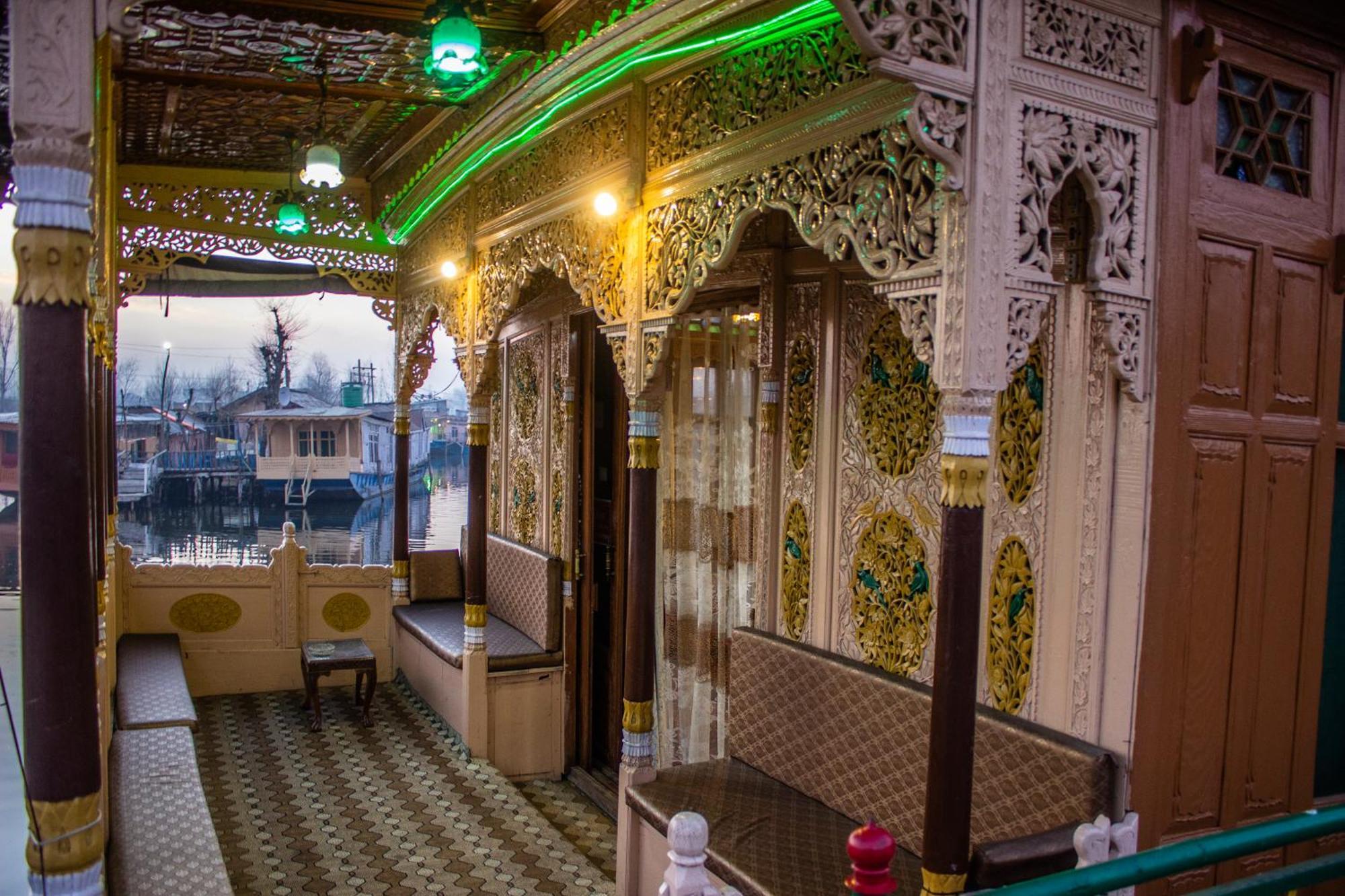 House Boat New Manora Bed & Breakfast Srinagar  Exterior photo