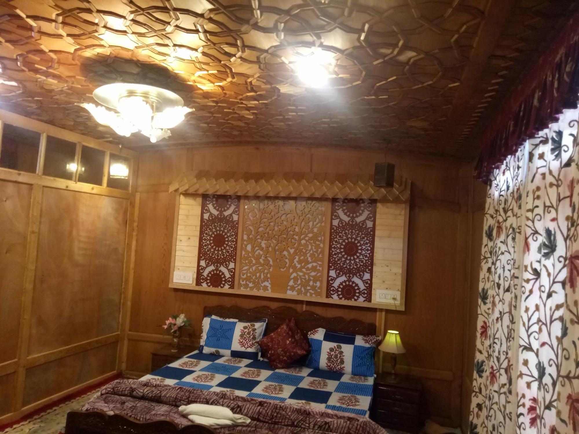 House Boat New Manora Bed & Breakfast Srinagar  Exterior photo
