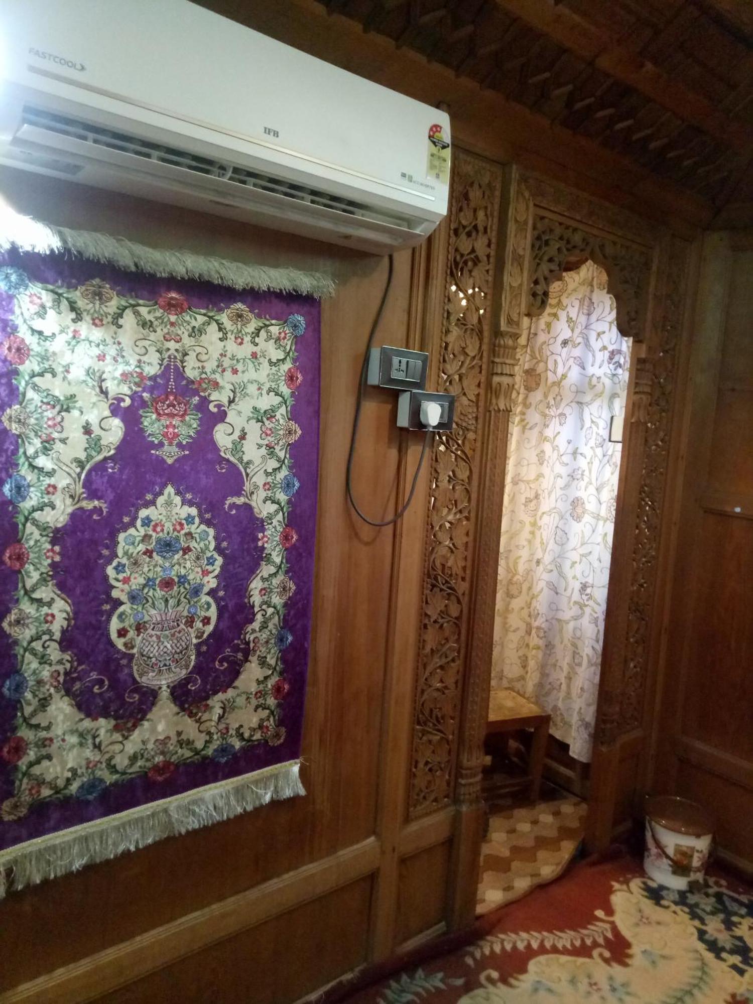 House Boat New Manora Bed & Breakfast Srinagar  Exterior photo