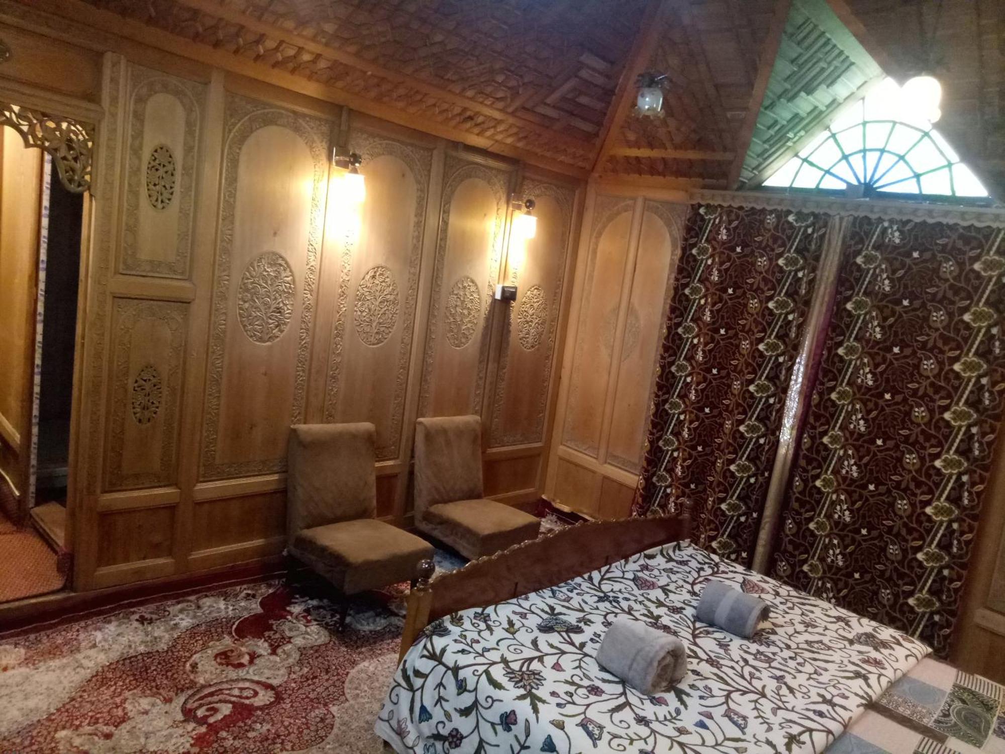 House Boat New Manora Bed & Breakfast Srinagar  Exterior photo