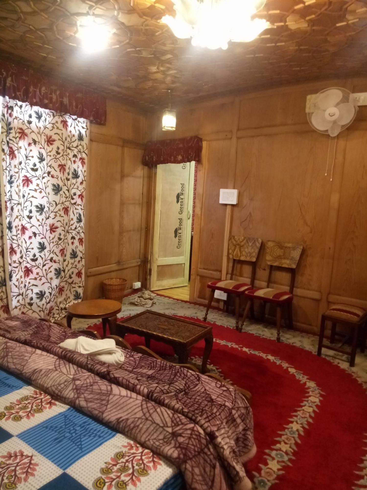 House Boat New Manora Bed & Breakfast Srinagar  Exterior photo