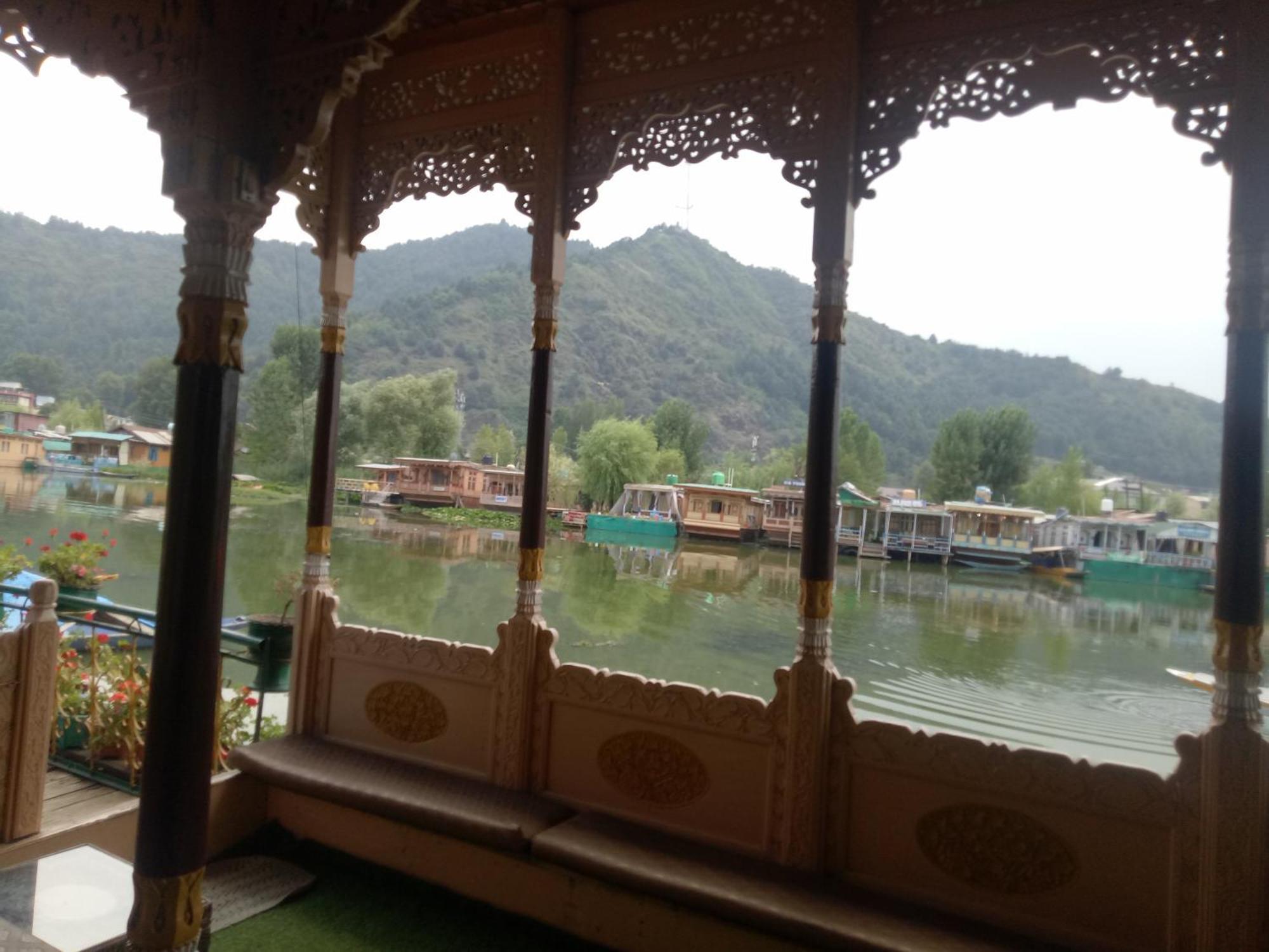 House Boat New Manora Bed & Breakfast Srinagar  Exterior photo