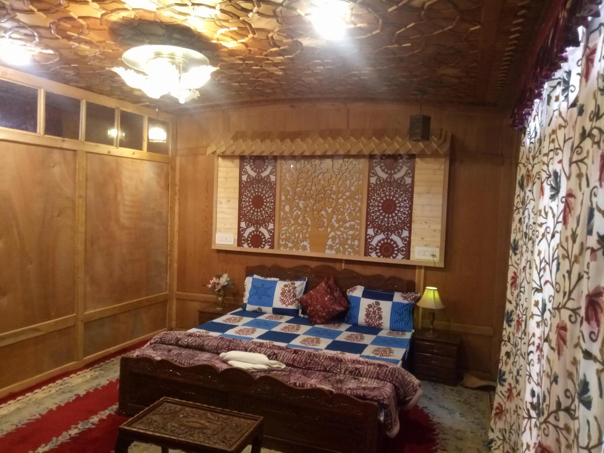House Boat New Manora Bed & Breakfast Srinagar  Exterior photo