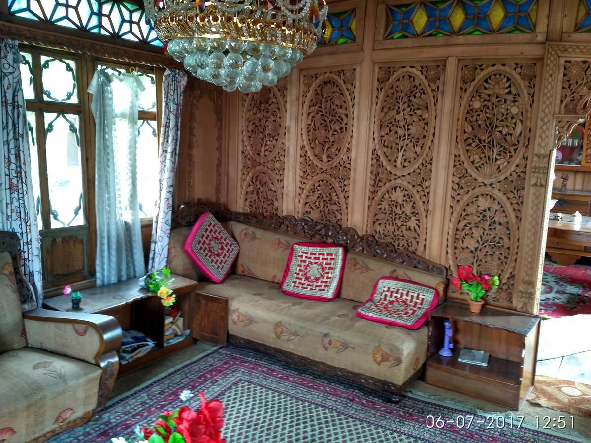 House Boat New Manora Bed & Breakfast Srinagar  Exterior photo