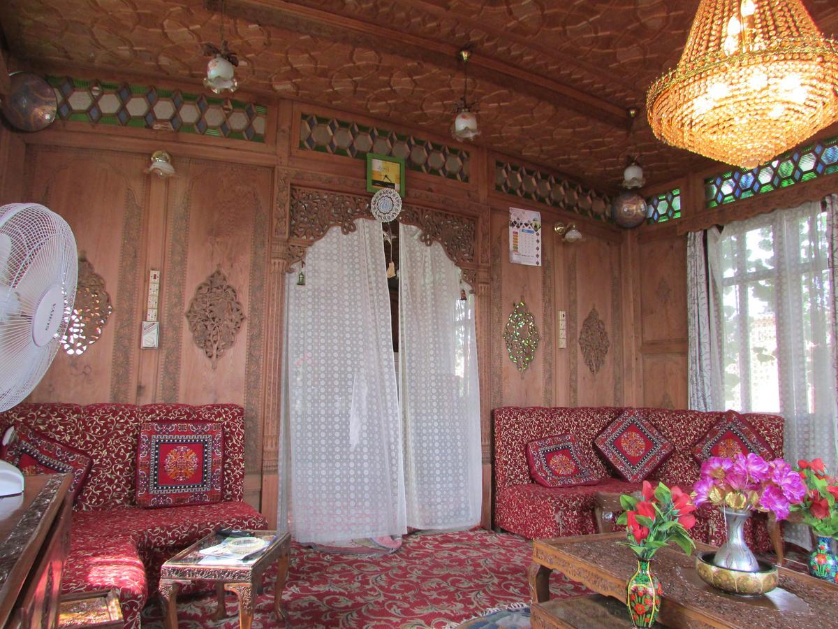 House Boat New Manora Bed & Breakfast Srinagar  Exterior photo