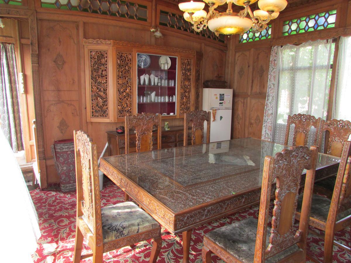 House Boat New Manora Bed & Breakfast Srinagar  Exterior photo