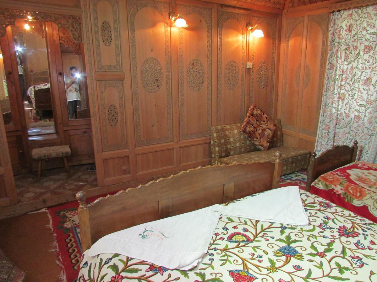 House Boat New Manora Bed & Breakfast Srinagar  Exterior photo