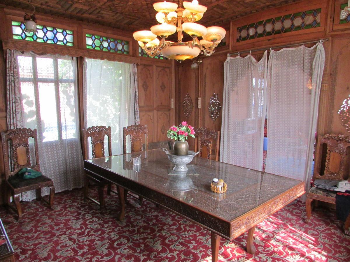 House Boat New Manora Bed & Breakfast Srinagar  Exterior photo