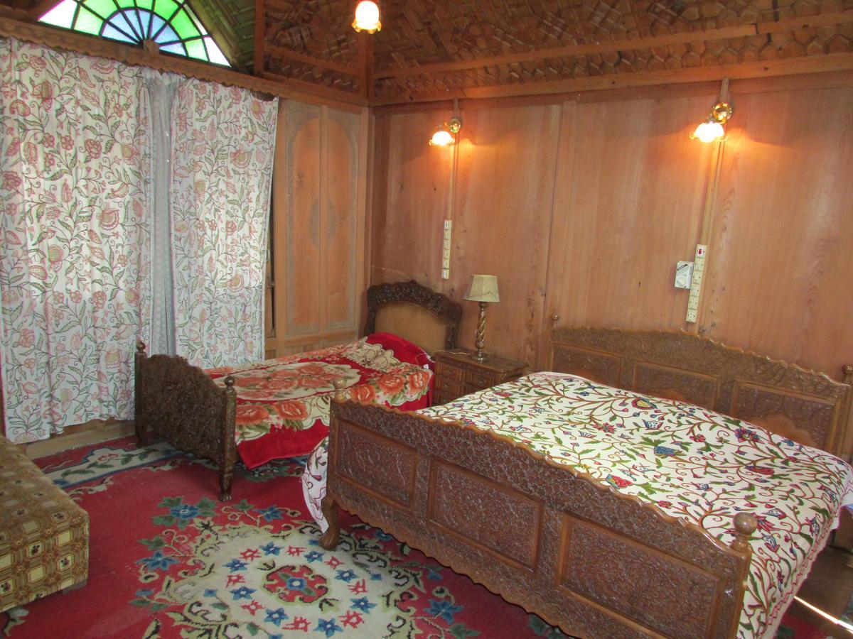 House Boat New Manora Bed & Breakfast Srinagar  Exterior photo